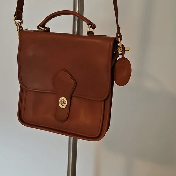 Georgetown Leather Design Bag - Picture 3 of 15